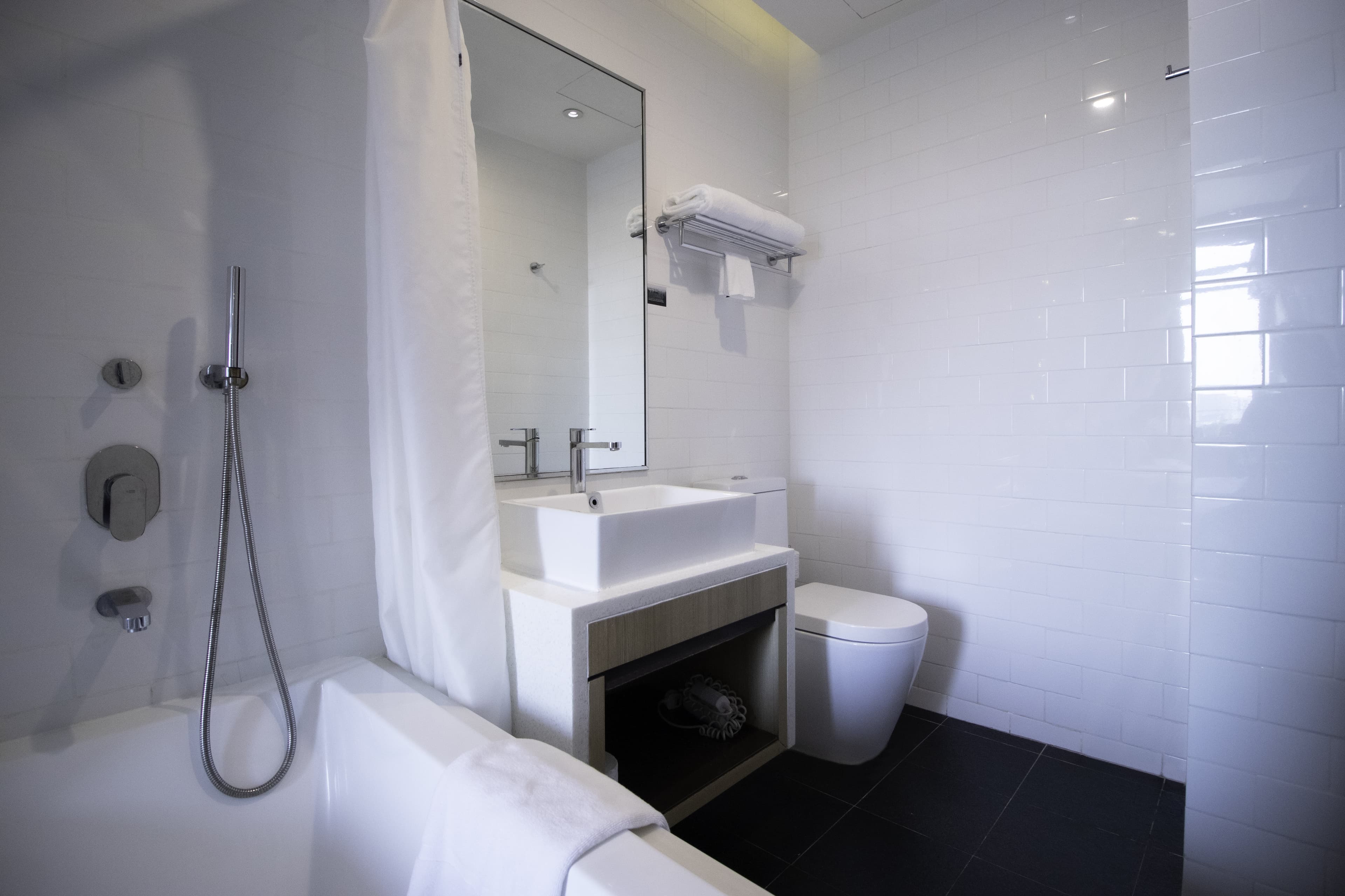 Hotel NuVe Stellar (formerly Aqueen Kitchener)