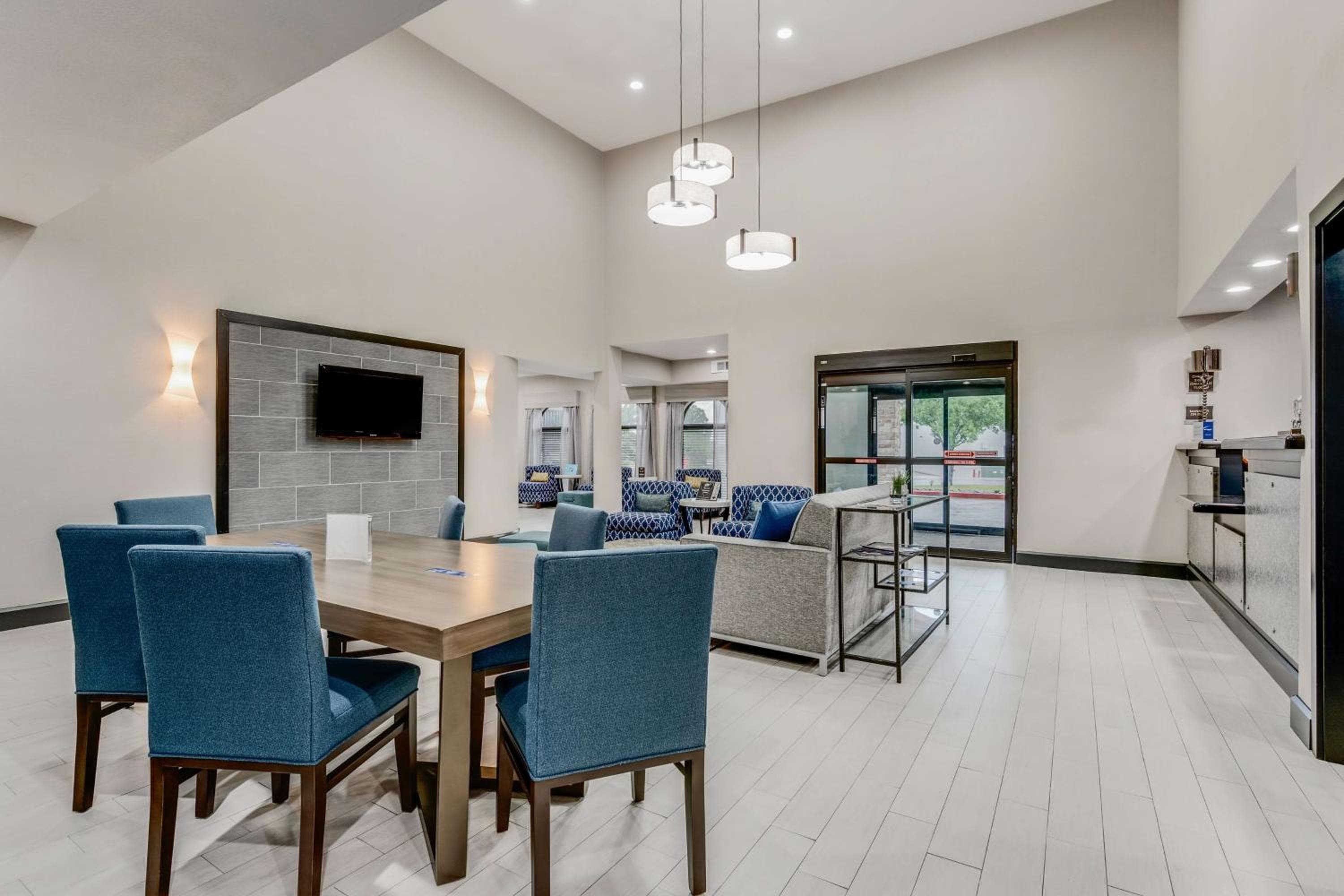 Huntsville Inn & Suites