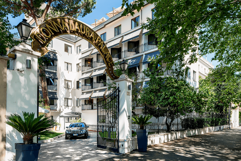 Hotel Donna Laura Palace