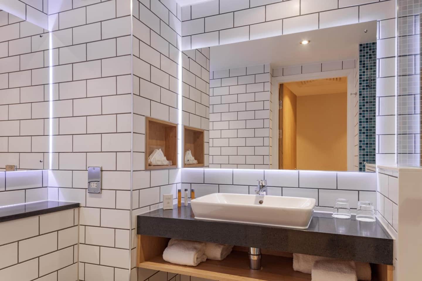Holiday Inn London Heathrow - Bath Road by IHG