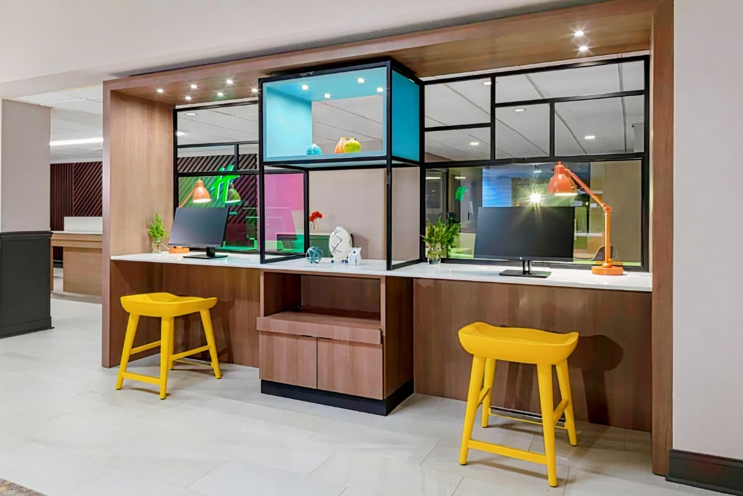 Holiday Inn & Suites Boston Peabody