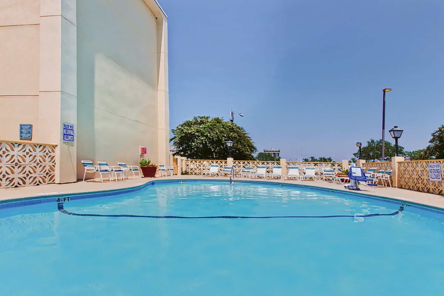 La Quinta Inn & Suites by Wyndham Charleston Riverview