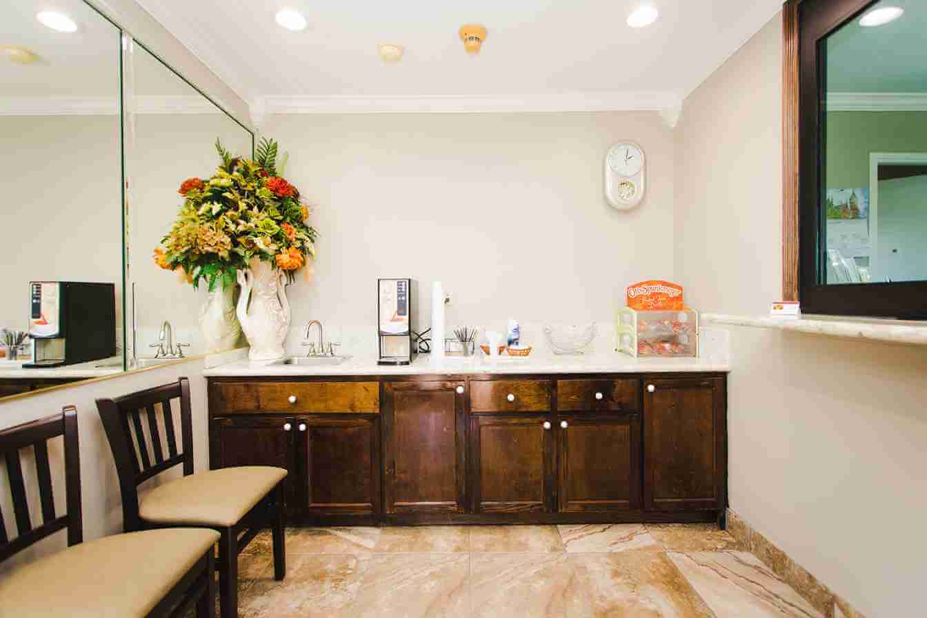 Palace Inn Pasadena @ TX-225 & Richey St