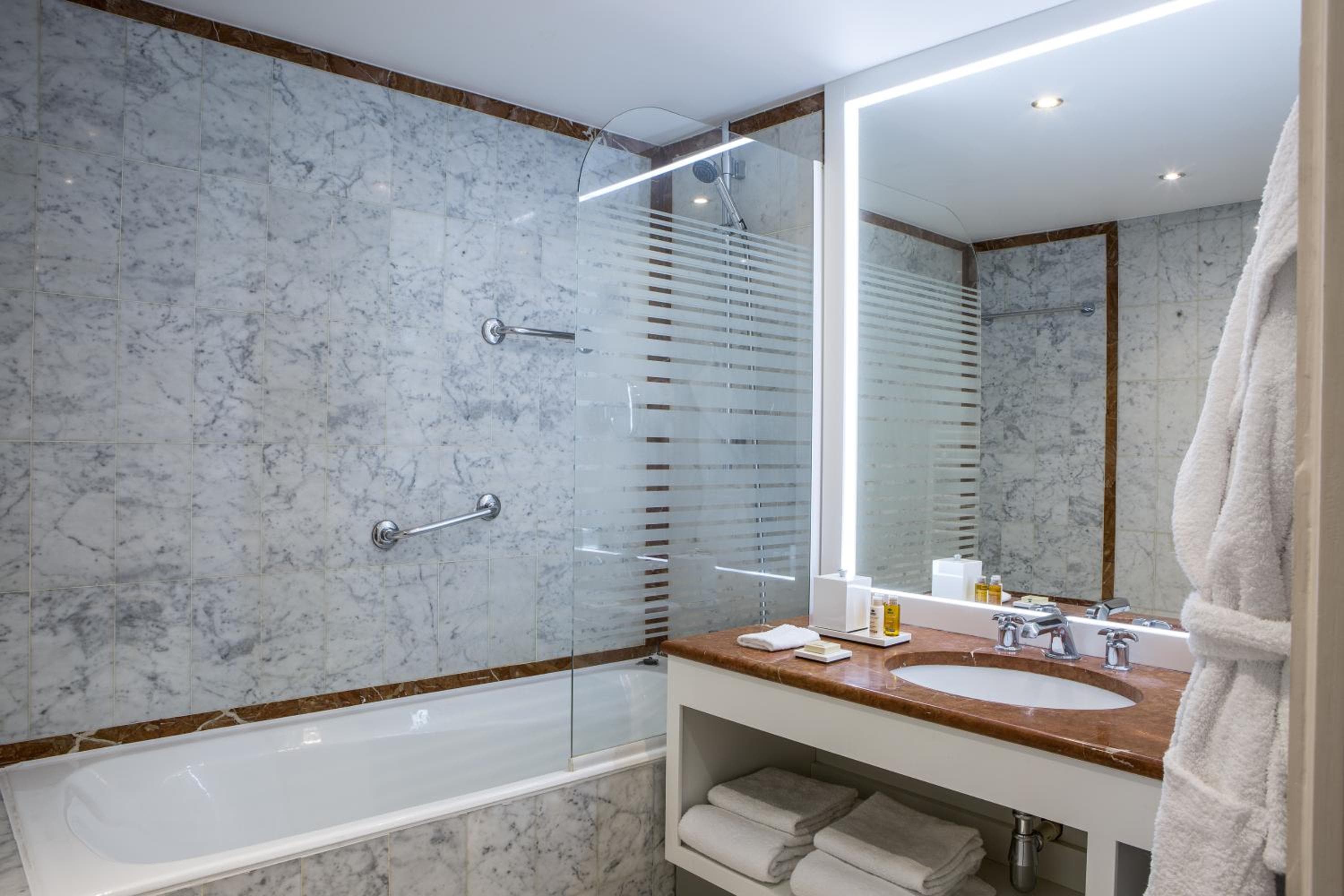 Royal Garden Champs Elysées - Esprit de France