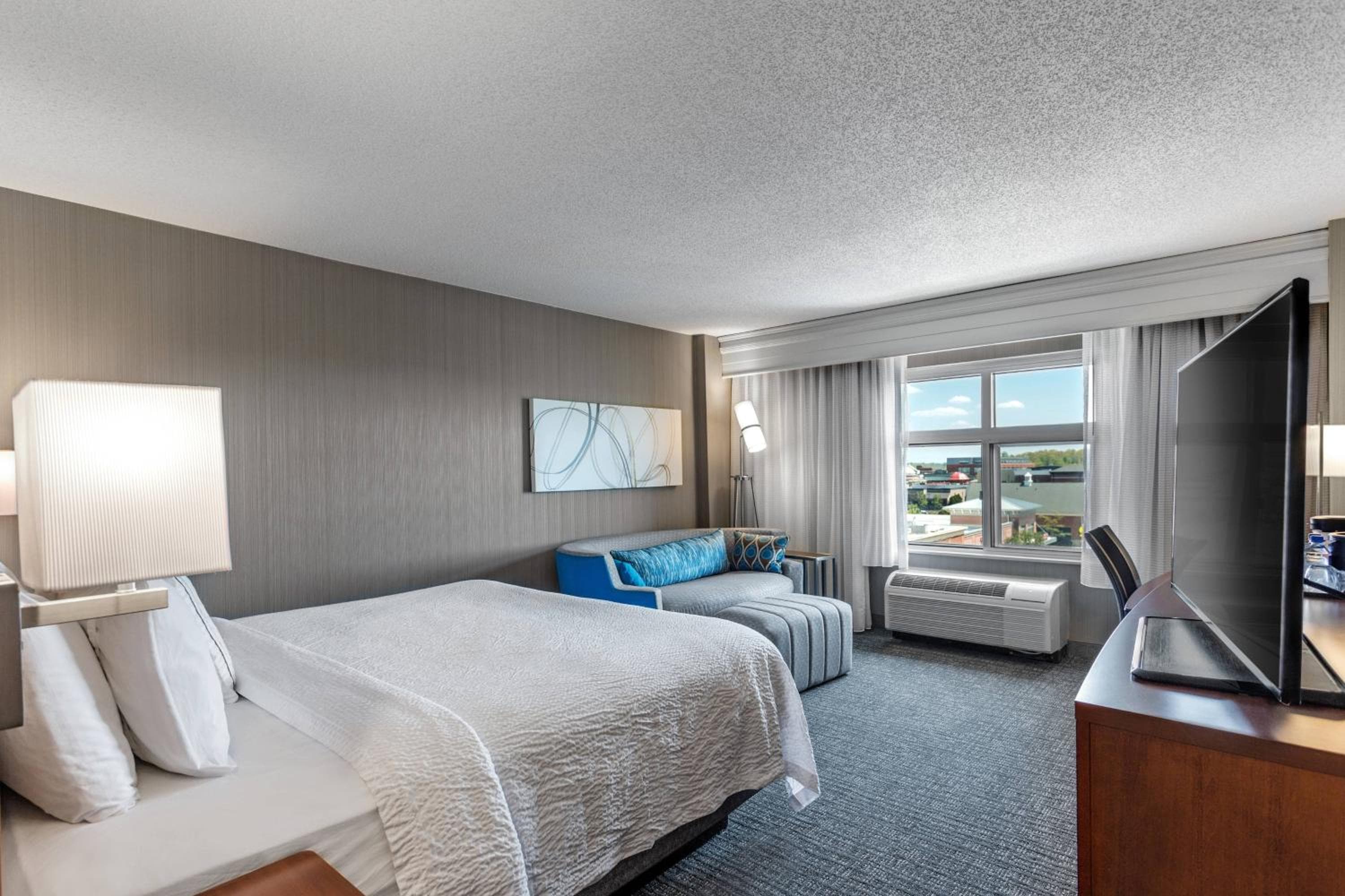 Courtyard by Marriott Easton-Columbus