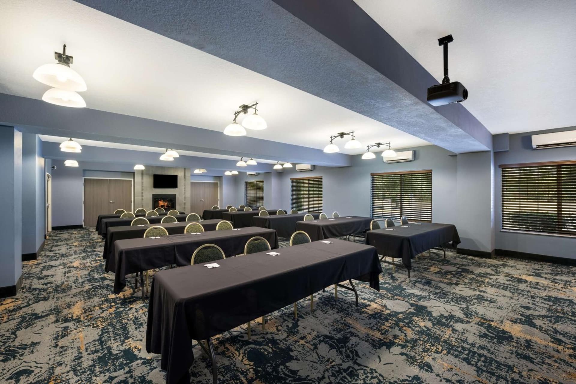Best Western PLUS Mountain View Auburn Inn