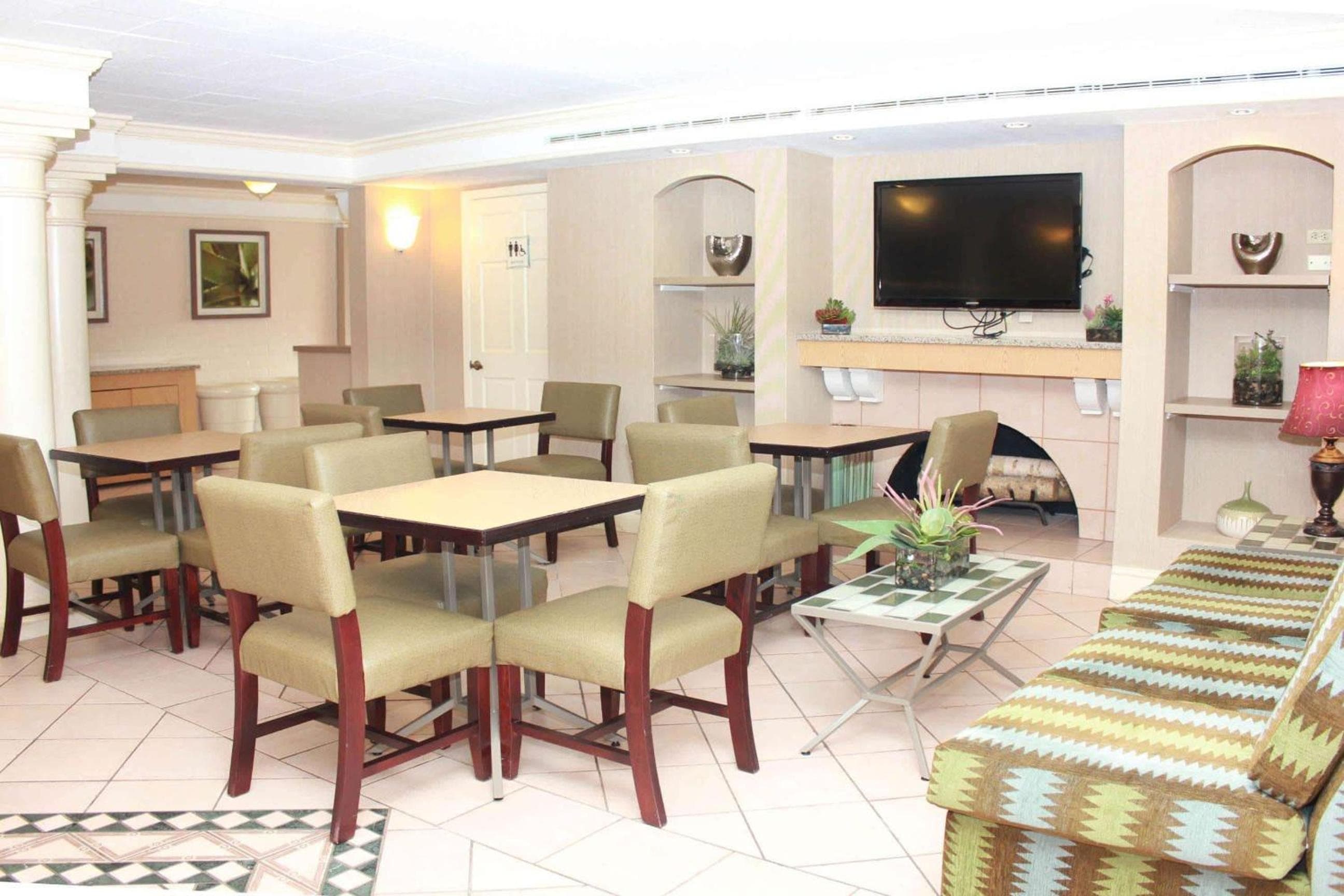 La Quinta Inn by Wyndham New Orleans West Bank / Gretna