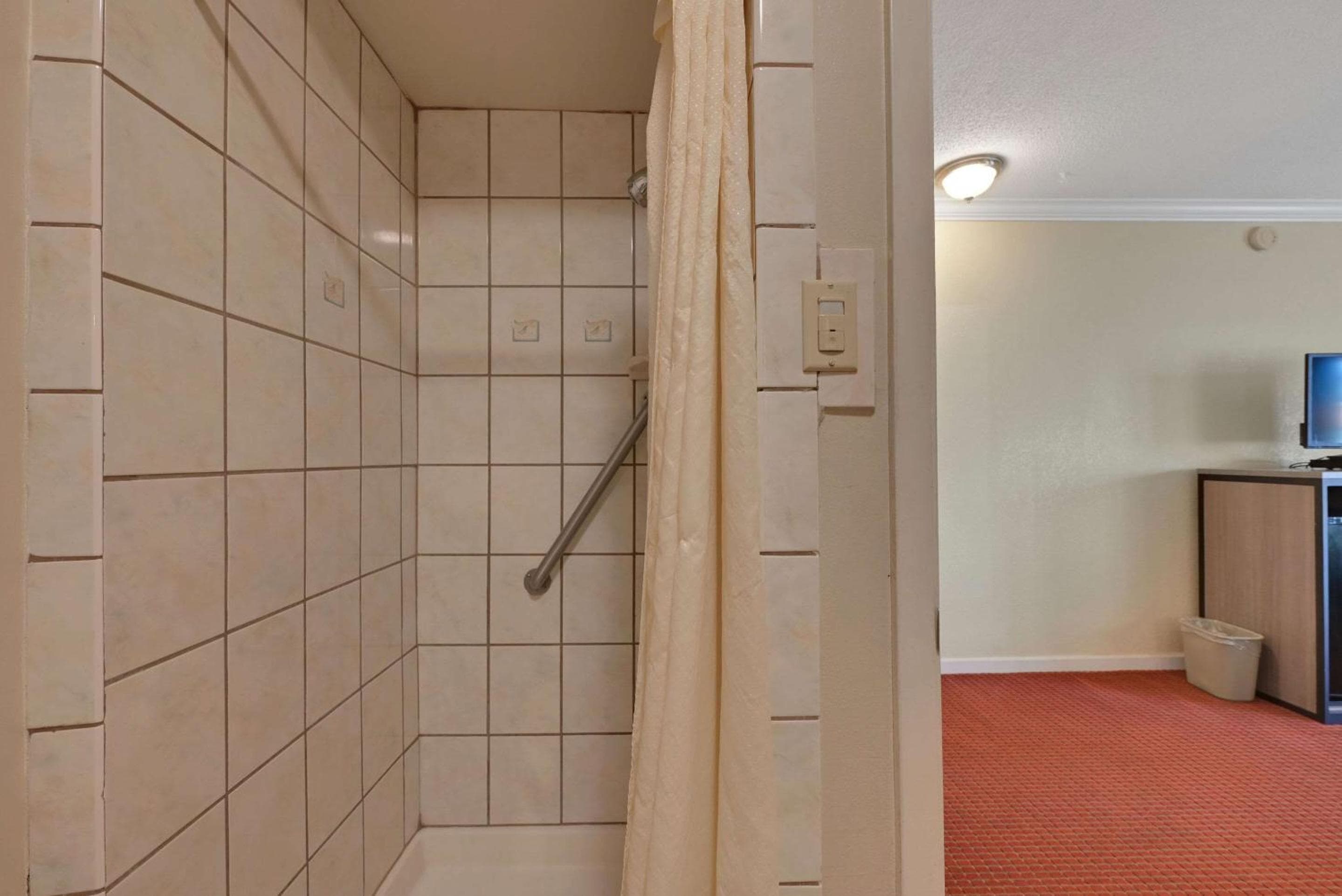 Econo Lodge Woodland near I-5