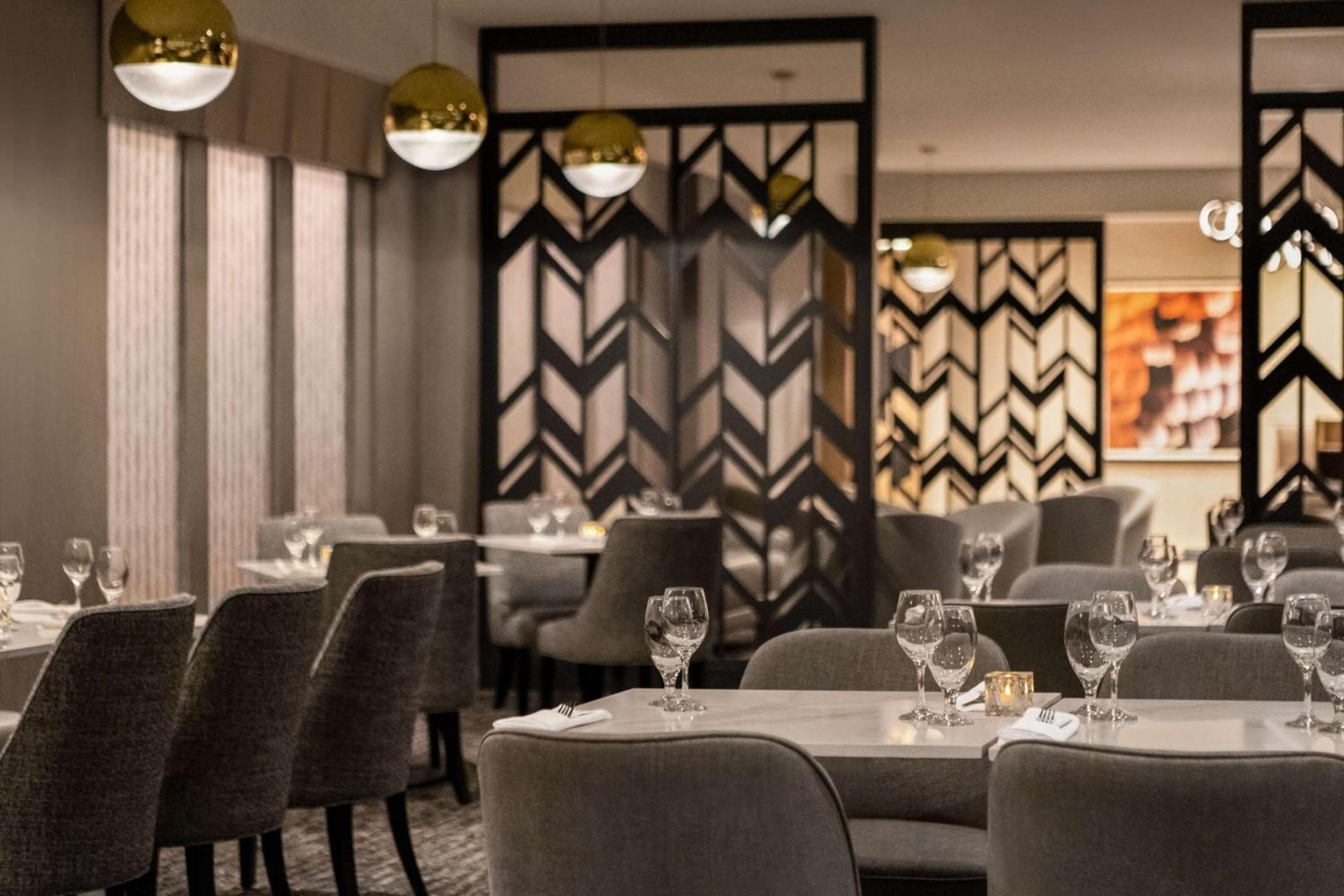 DoubleTree by Hilton Pointe Claire Montreal Airport West