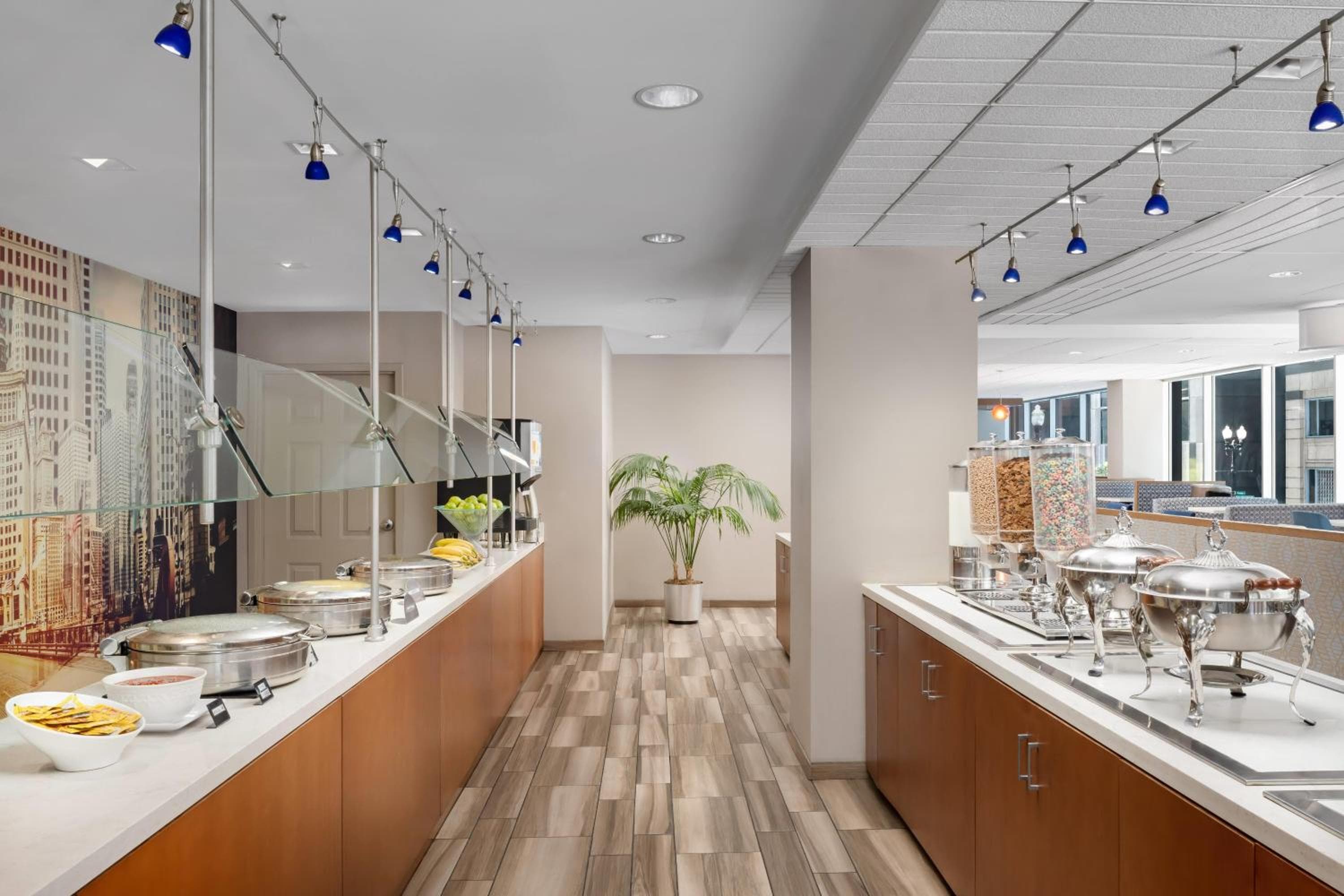 La Quinta Inn & Suites by Wyndham Chicago Downtown