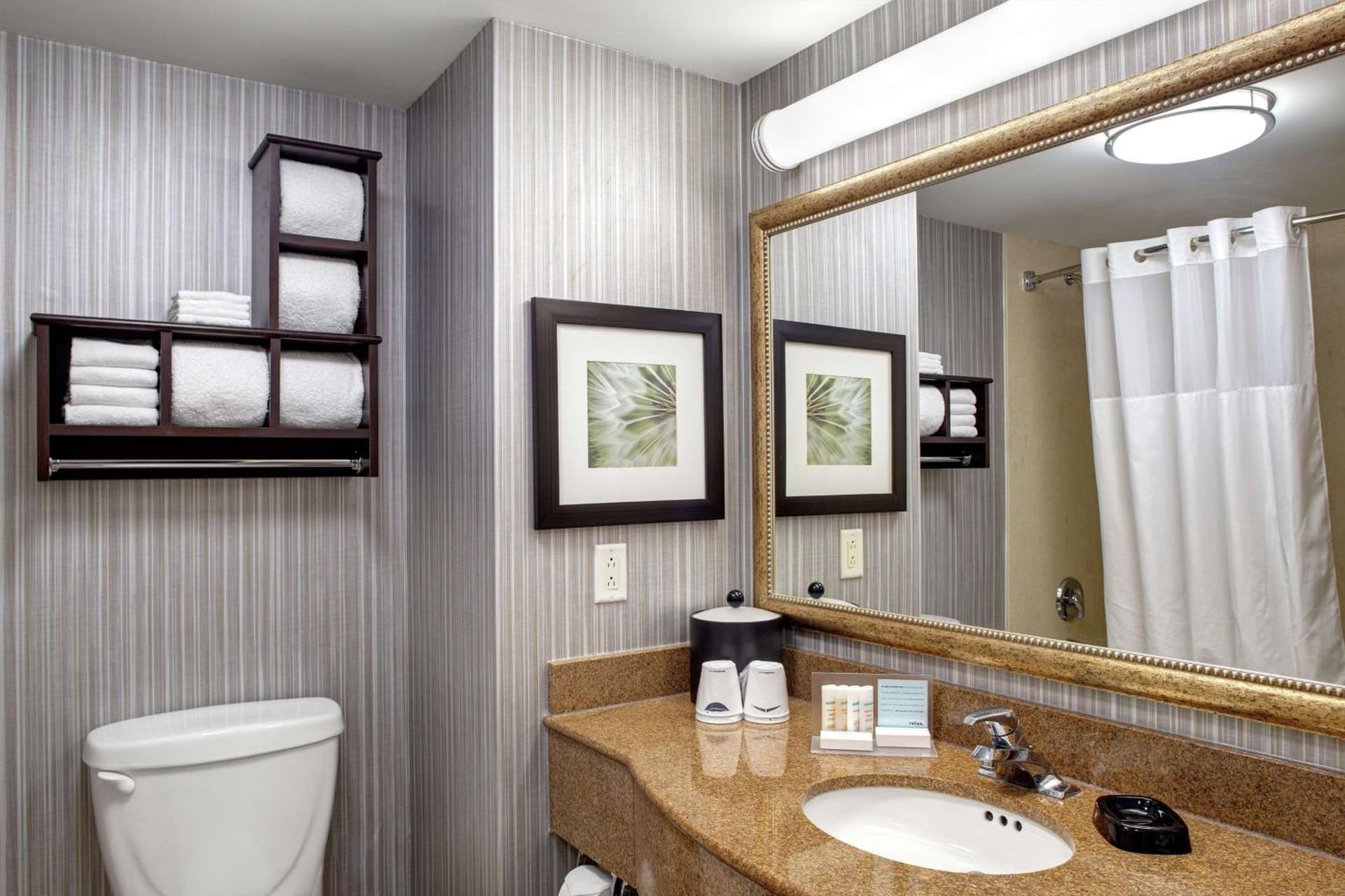 Hampton Inn & Suites by Hilton Toronto Airport