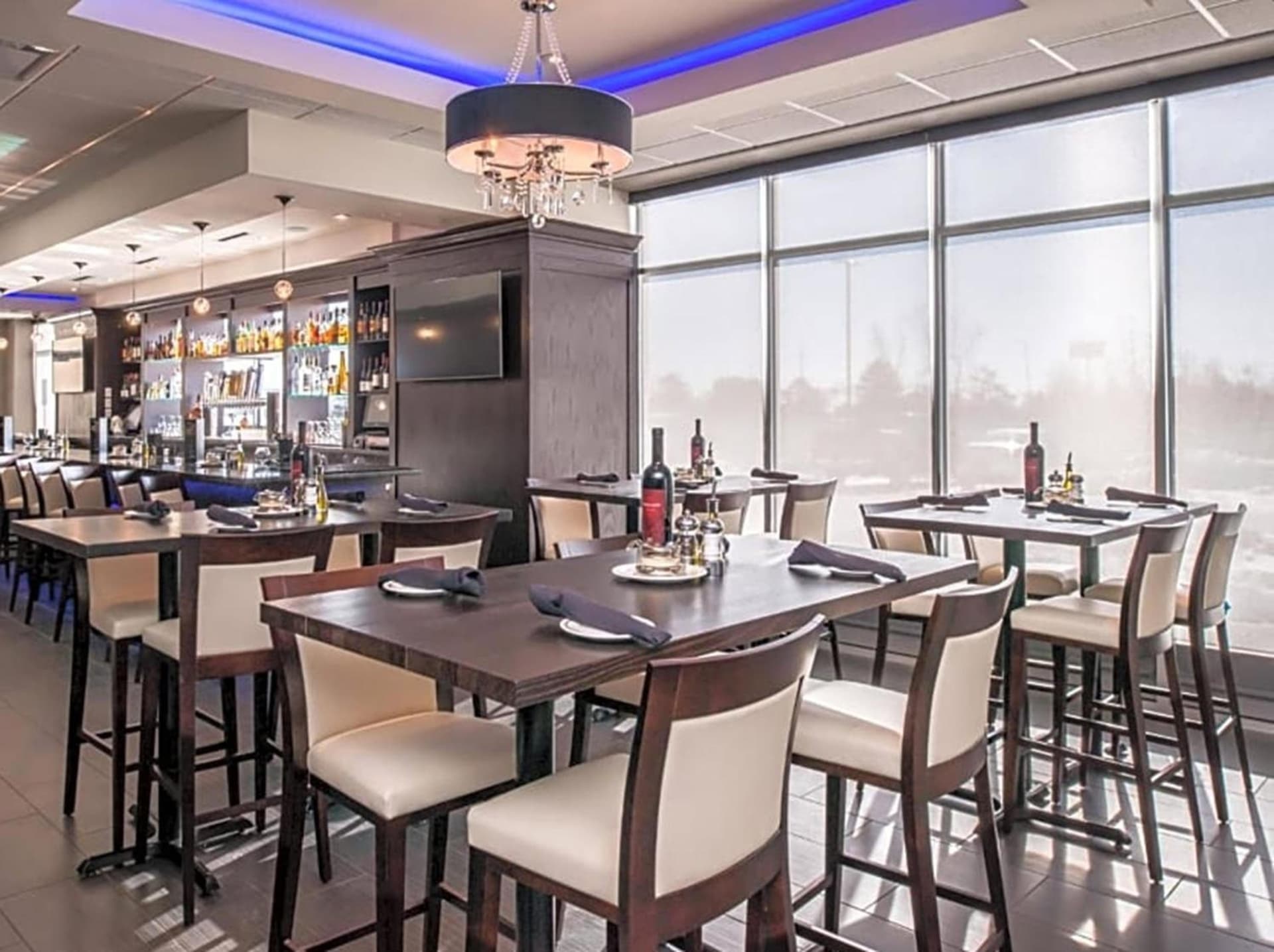 Holiday Inn & Suites Farmington Hills - Detroit NW by IHG