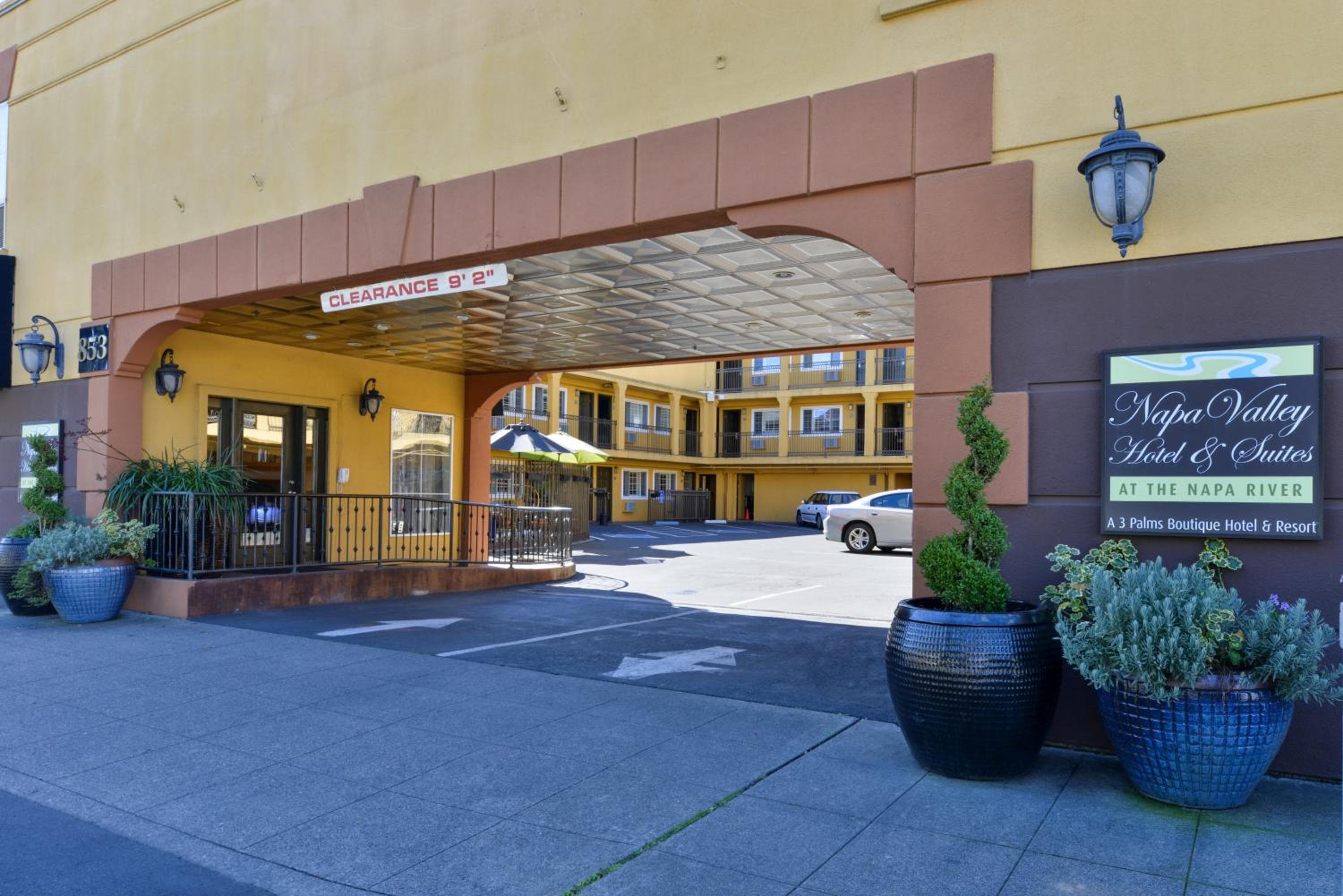 Napa Valley Hotel and Suites