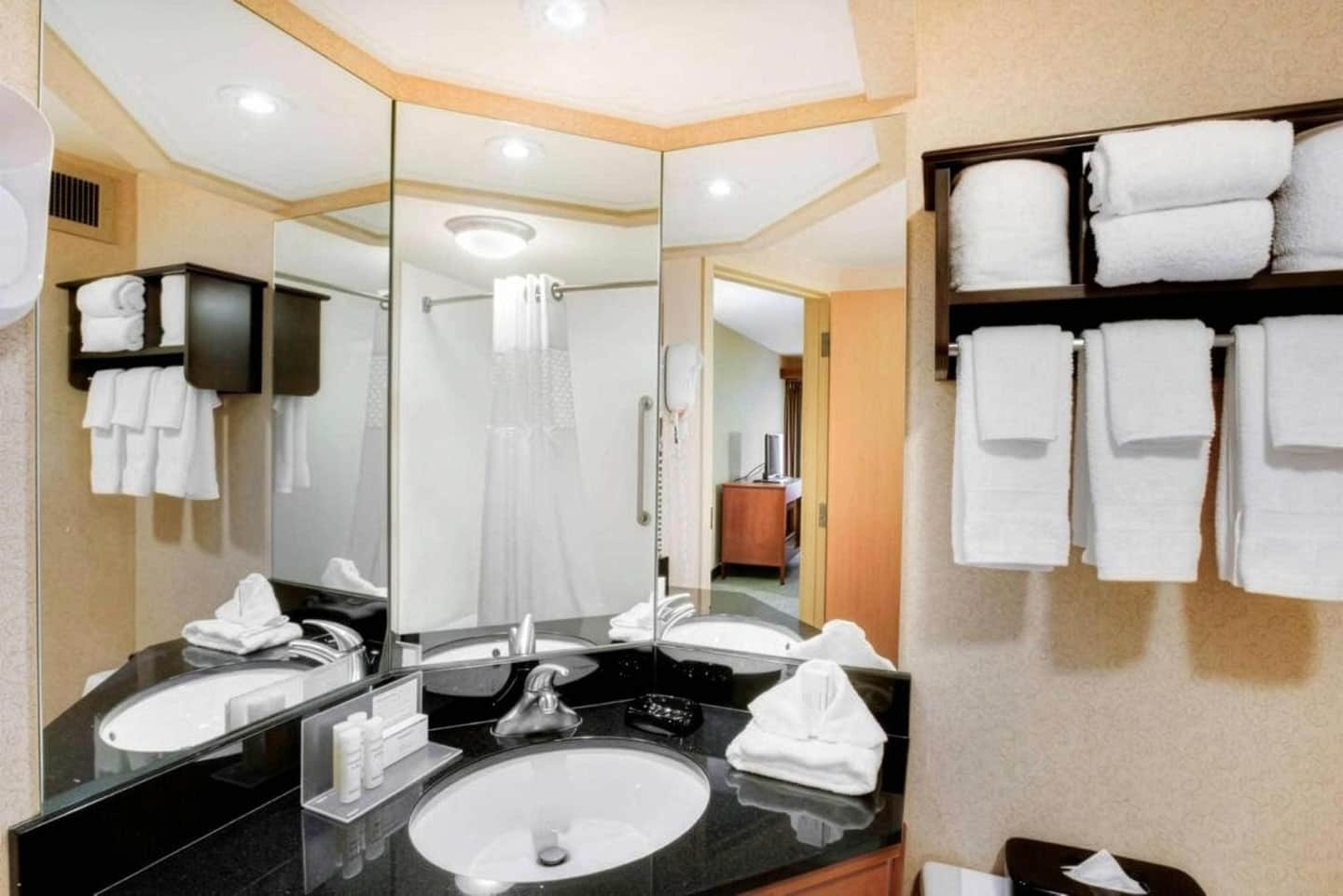 Pittsburgh Airport Inn and Suites