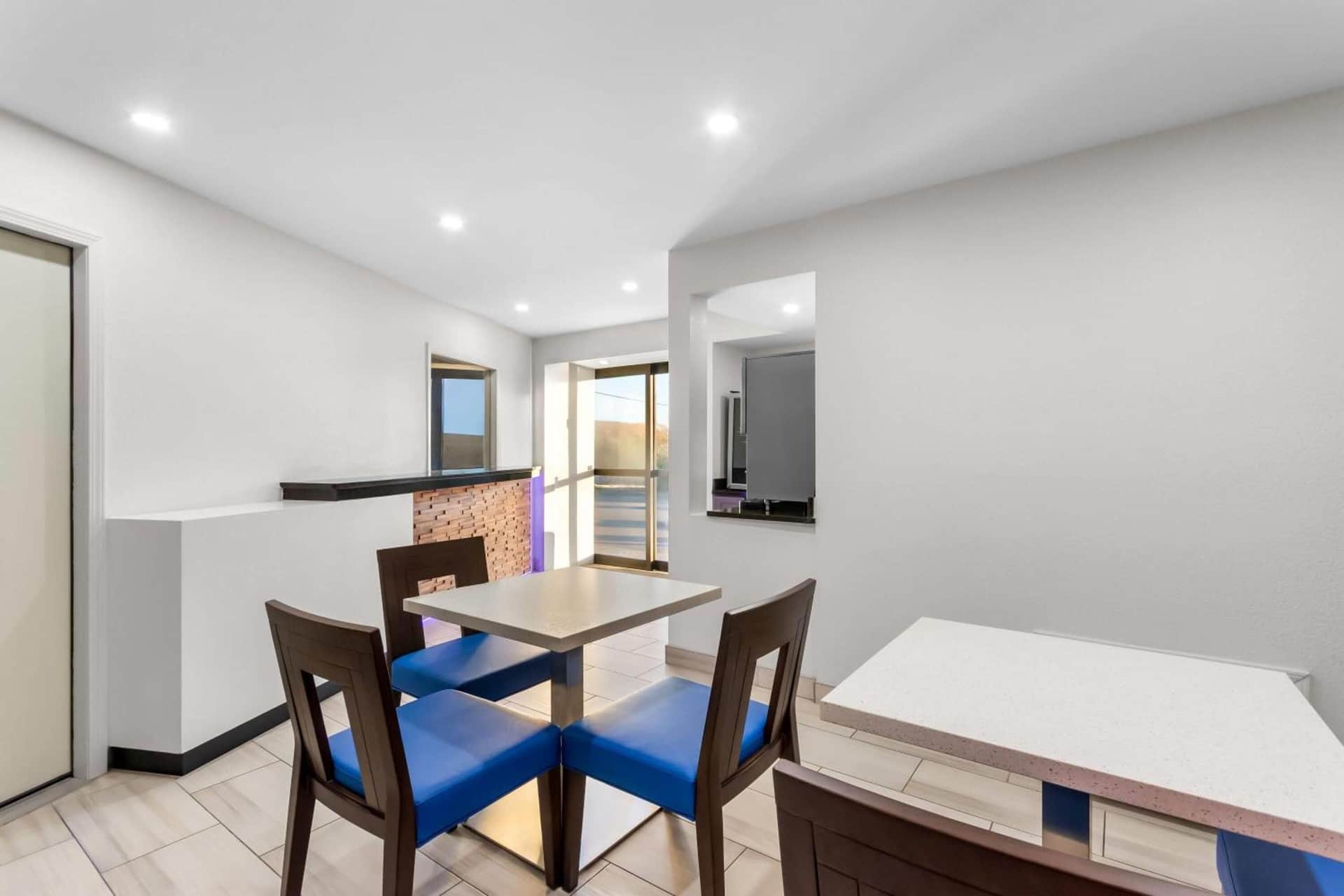 Days Inn by Wyndham Indianapolis East Post Road