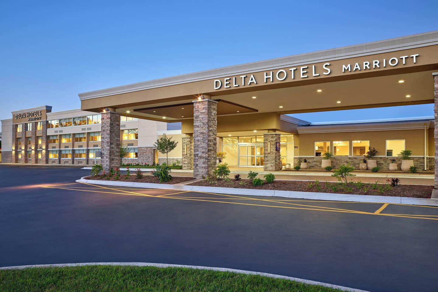 Delta Hotels by Marriott Chicago Willowbrook